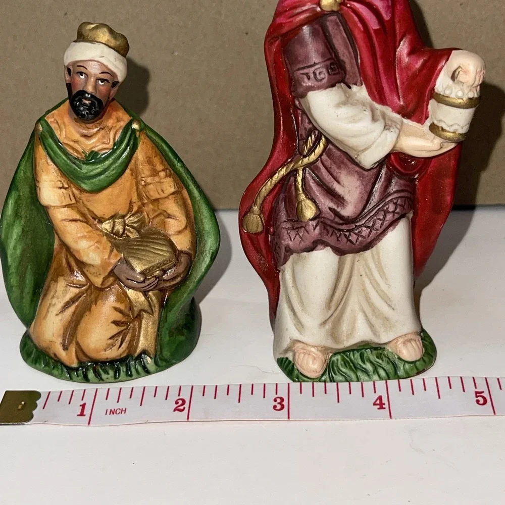 Vintage Christmas Nativity Porcelain Figurines 2 Wisemen 2 Wise Men Kings‎